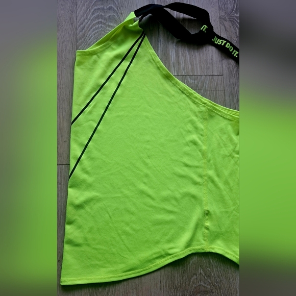 Nike Size Medium Women's Neon Green Athletic Tank Top - Picture 6 of 11